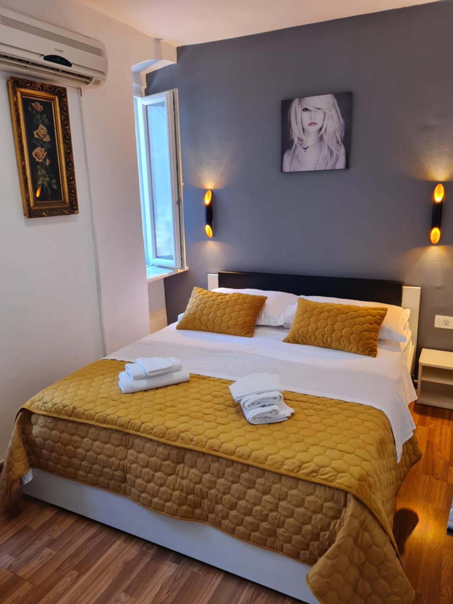 Inchy Accommodation - In The Center Of Diocletian'S Palace Split Exterior foto